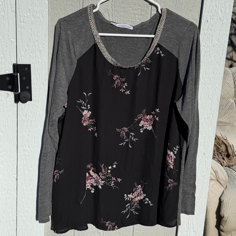 Size 1, Maurices Black Floral Raglan Long Sleeve Top with Gray Sleeves
